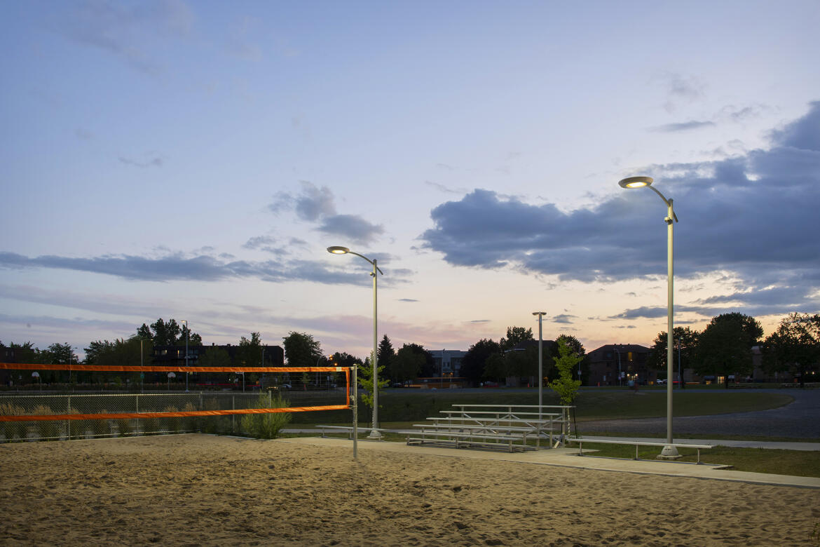 Cyclone Trika luminaire - Sainte-Thérèse highschool 003